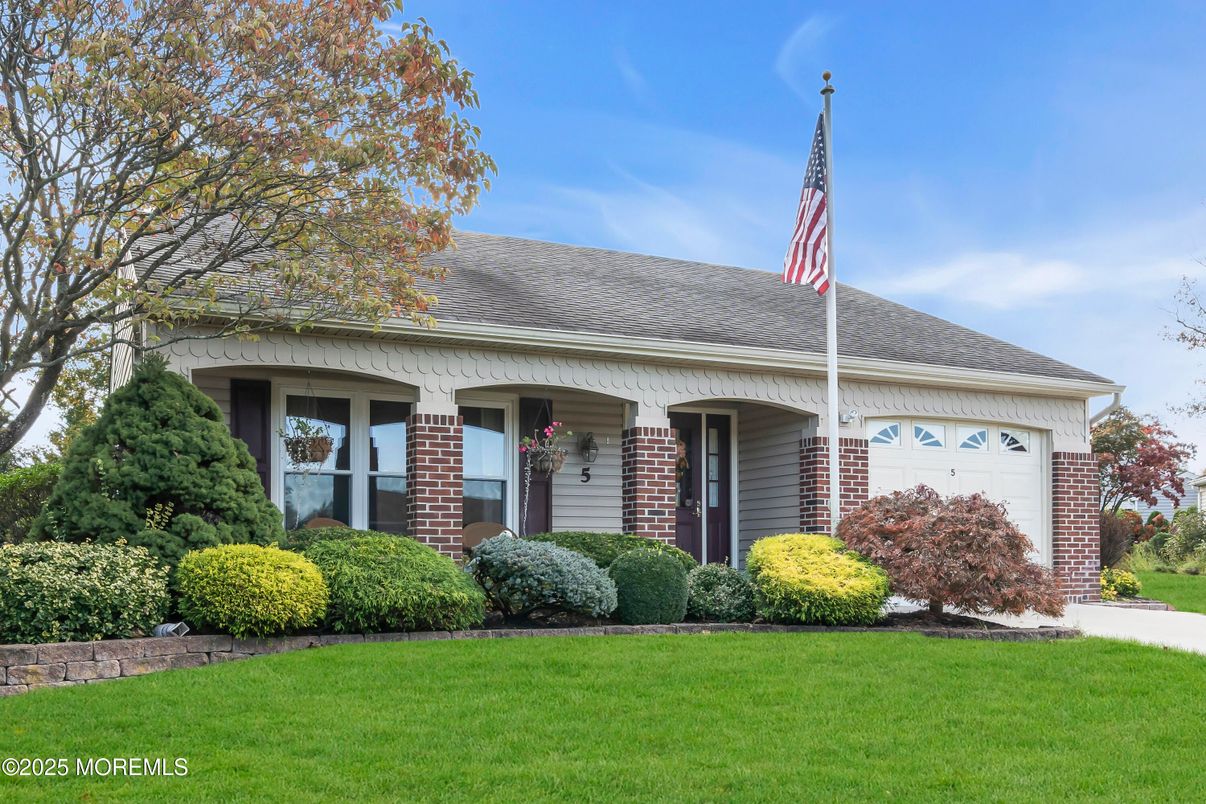 Attached, Exterior, Facade, Brick Facade, Cape Cod