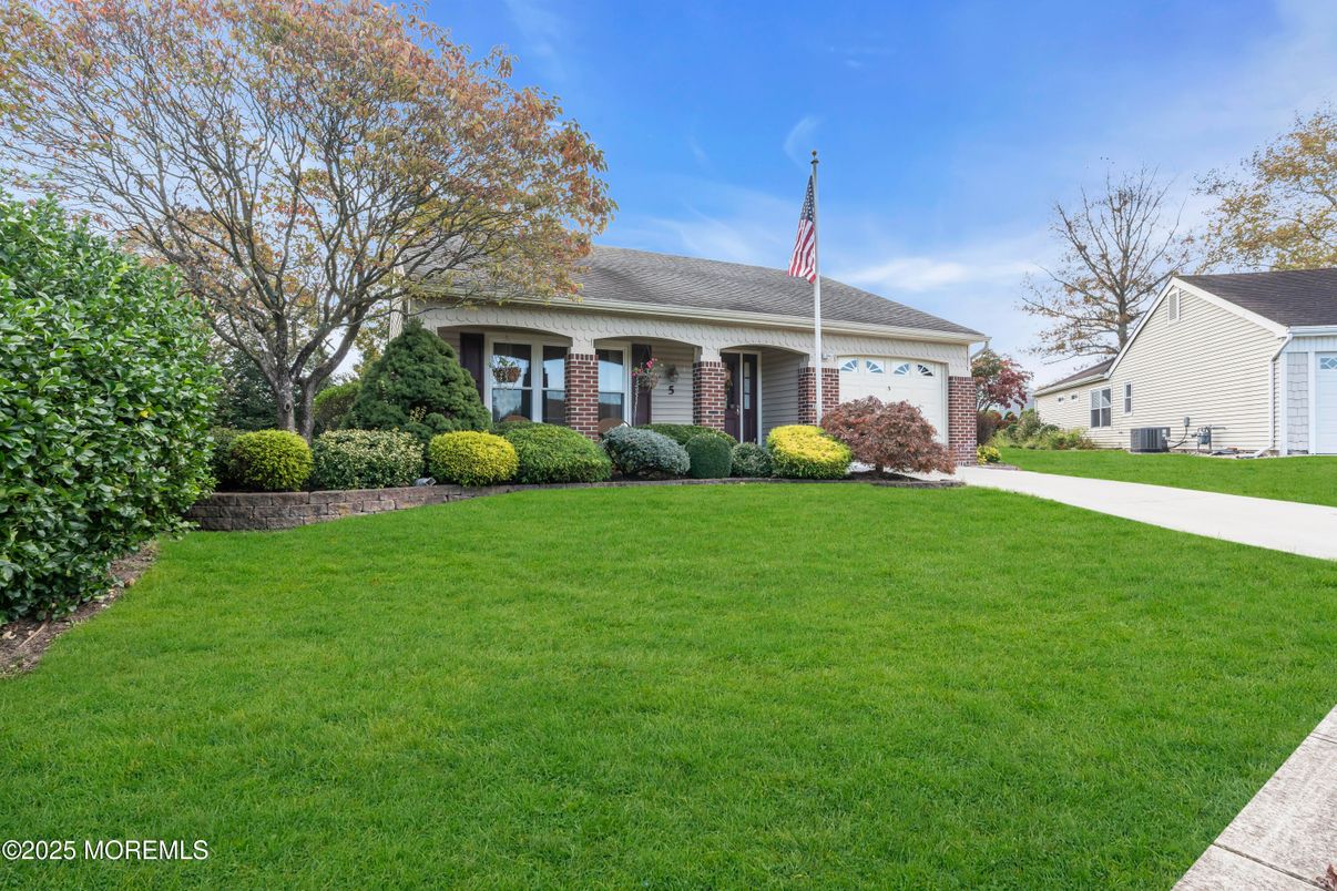 Attached, Exterior, Facade, Brick Facade, Ranch