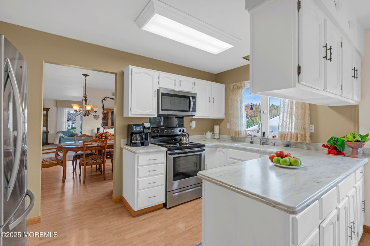 Chandelier, Dining room, Interior, Kitchen, Stainless Steel Appliances, Wood Texture Flooring