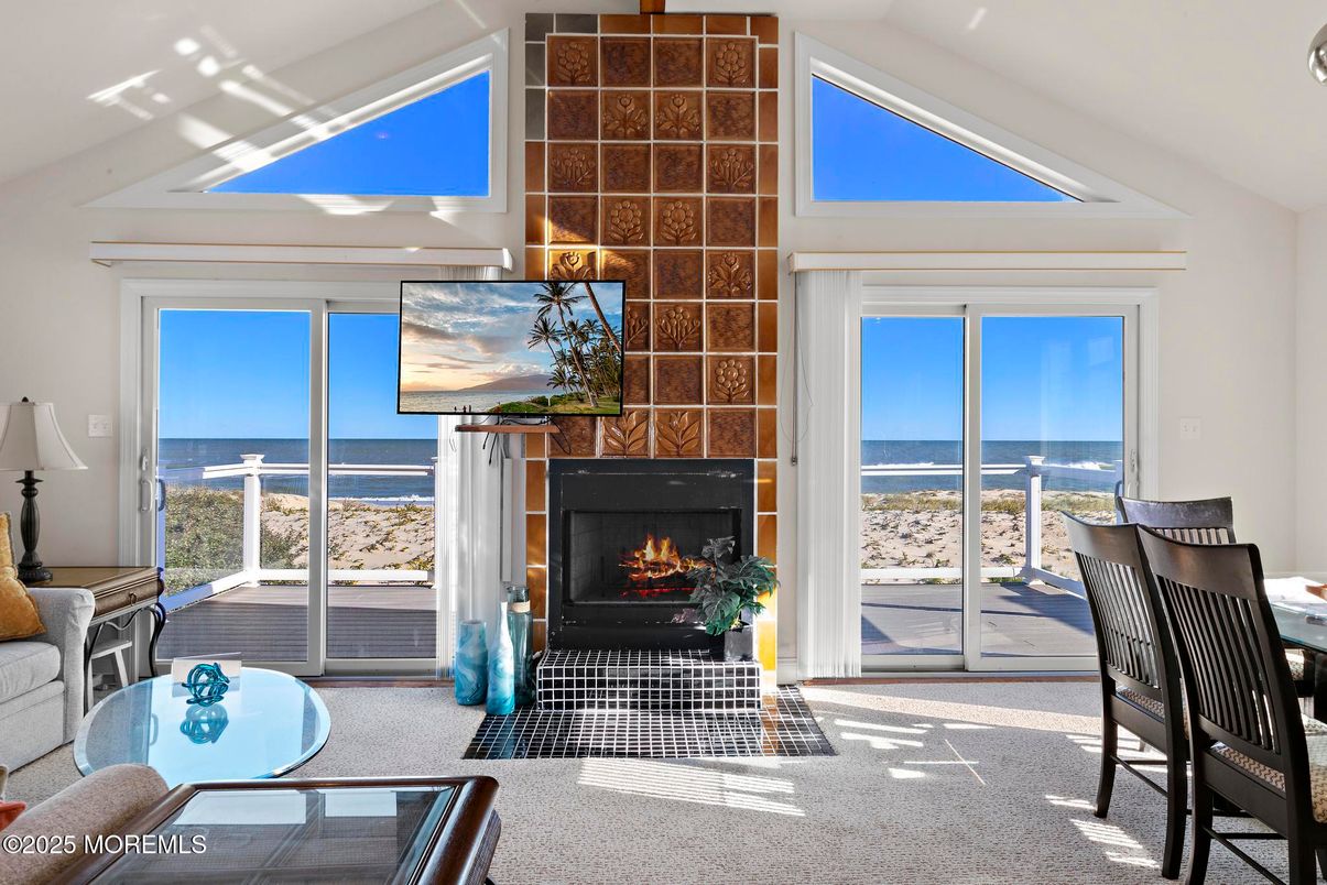 Fireplace, Interior, Living room, Recessed Lighting, Water