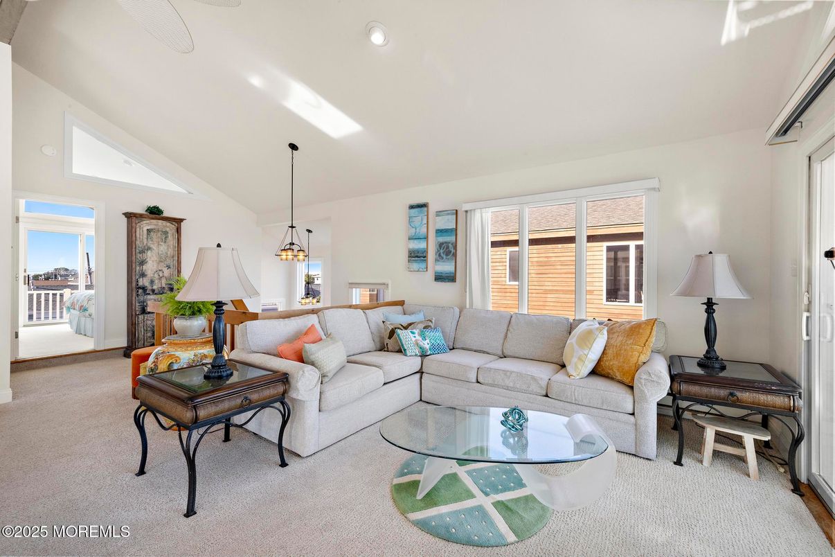 Interior, Living room, Pendant Lights, Recessed Lighting