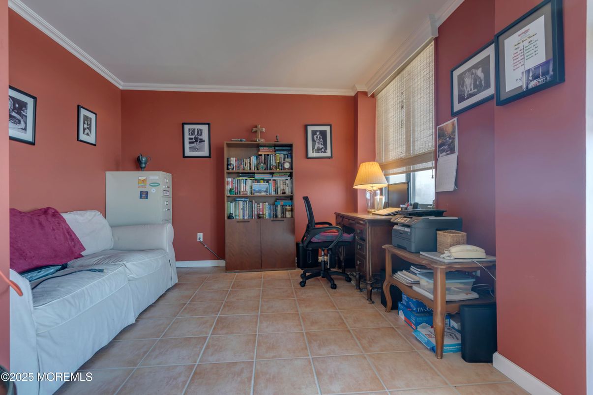 Home Office, Interior