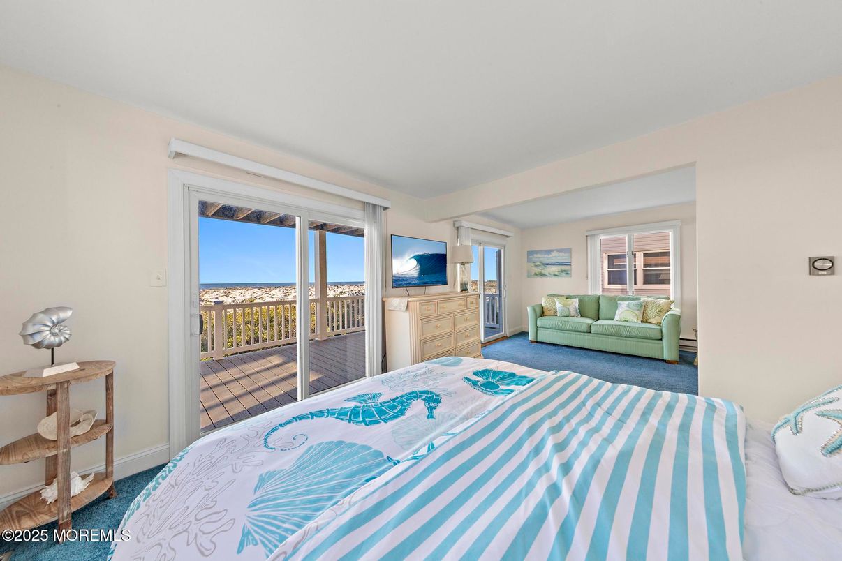 Bedroom, Interior, Water
