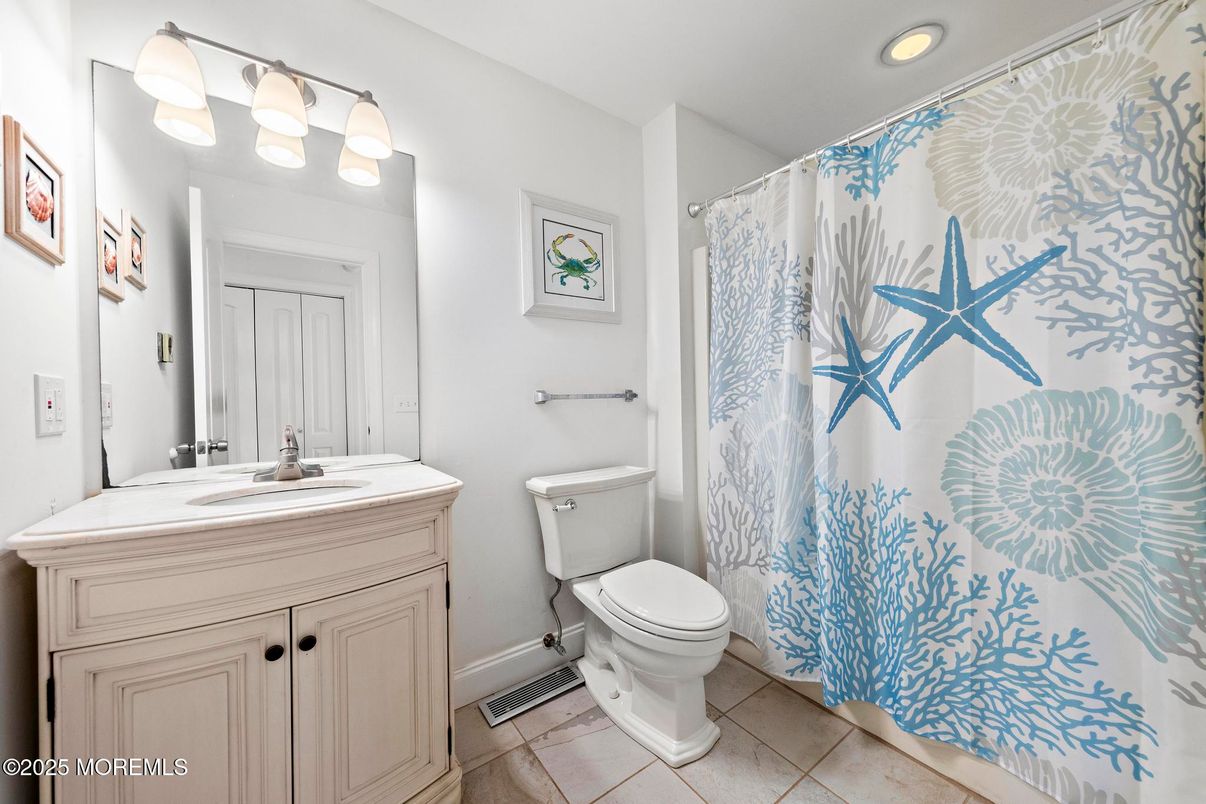 Bathroom, Interior, Recessed Lighting