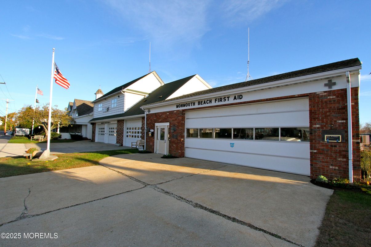 Attached, Exterior, Facade, Brick Facade, Cape Cod