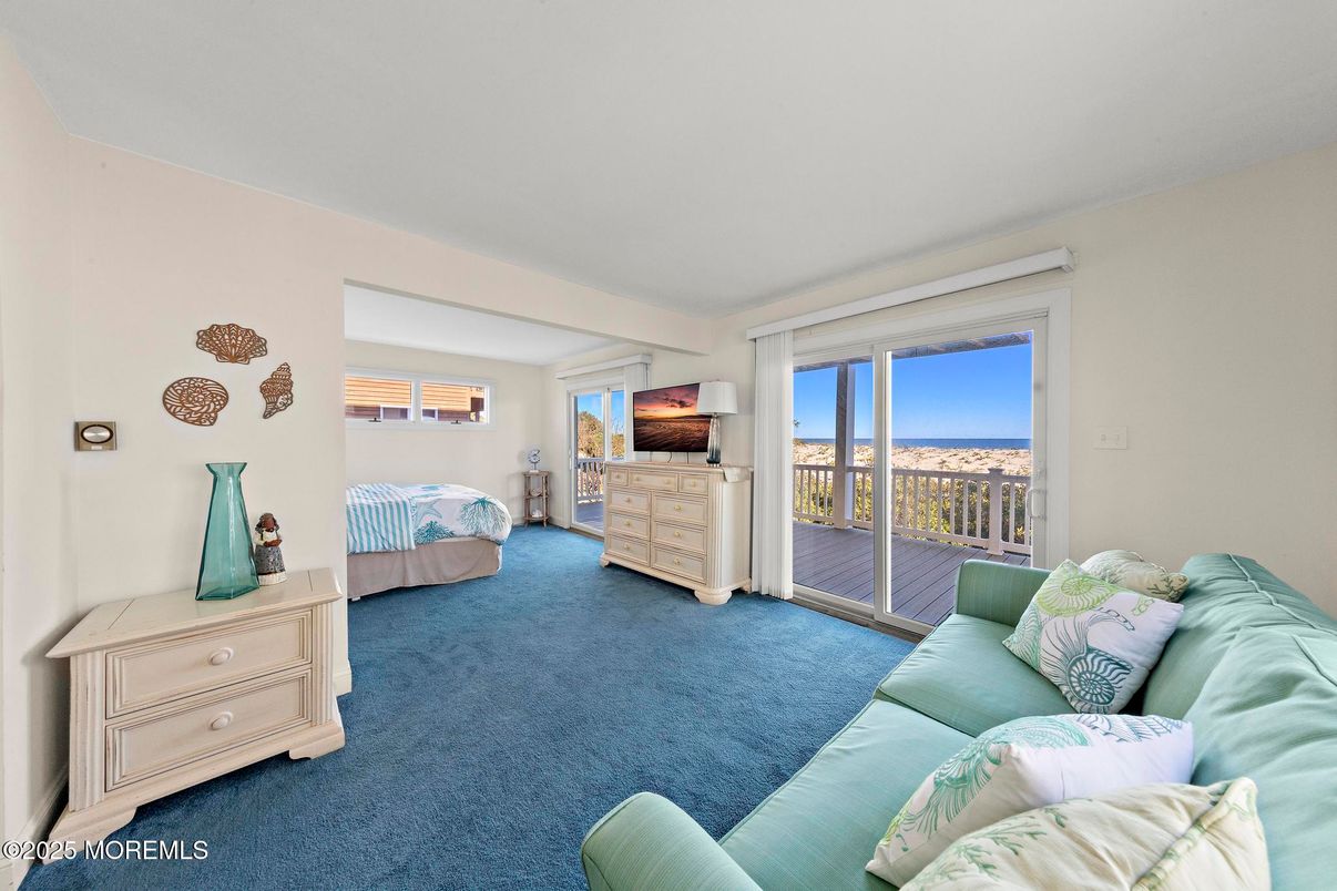 Bedroom, Interior, Water