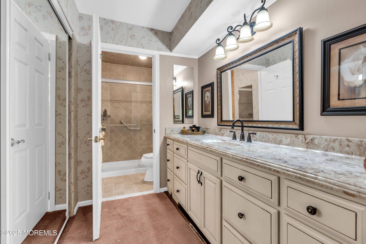 Bathroom, Dual Sink Vanities, Interior