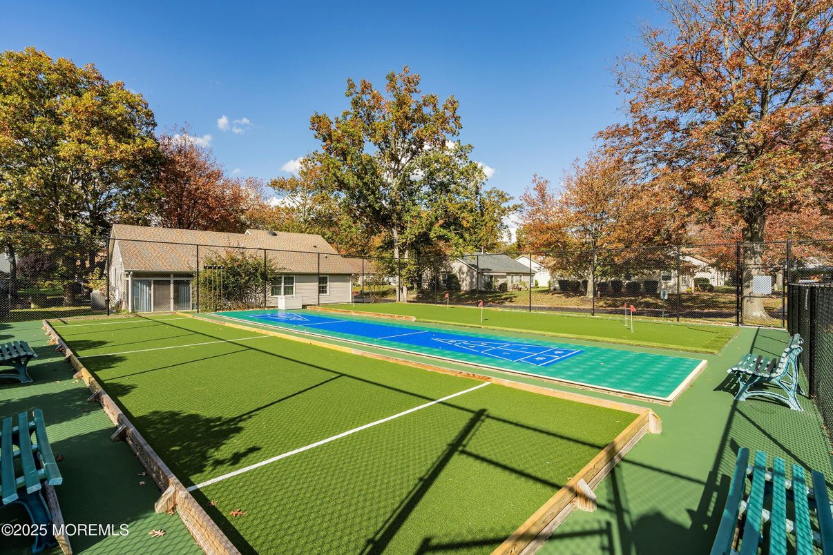 Exterior, Tennis Courts