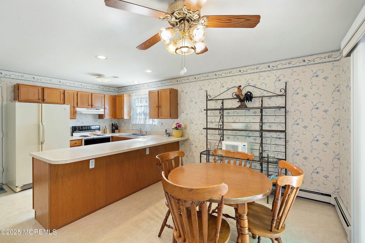 Dining room, Interior, Kitchen, Recessed Lighting