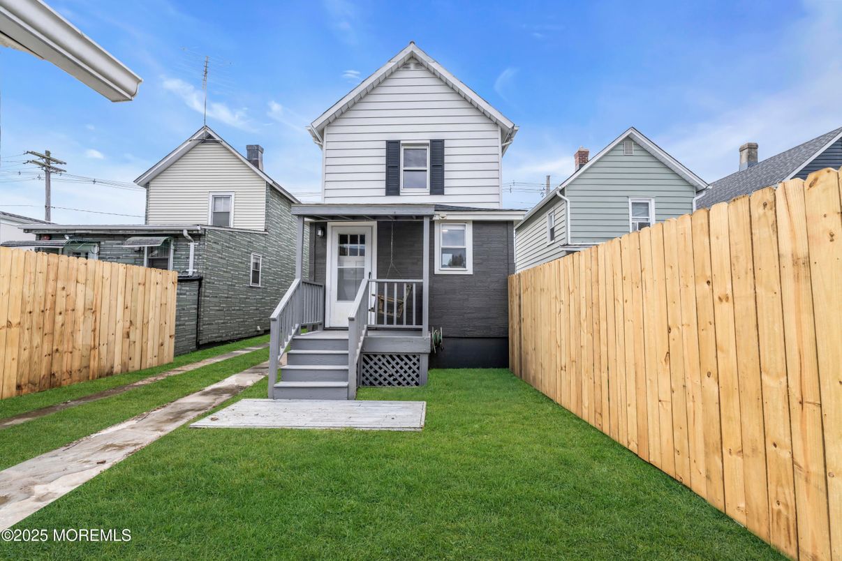 Exterior, Facade, Farmhouse