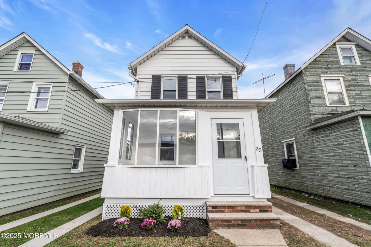 Exterior, Facade, Farmhouse