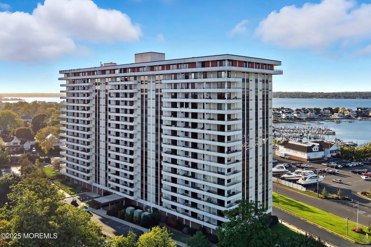 Exterior, Facade, Highrise