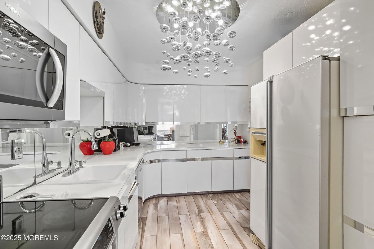 Interior, Kitchen, Pendant Lights, Wood Texture Flooring