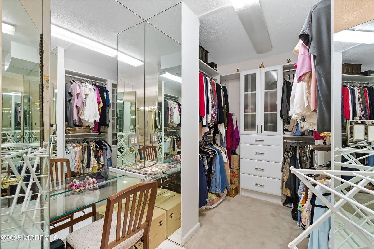 Dining room, Interior, Walk-in Closets