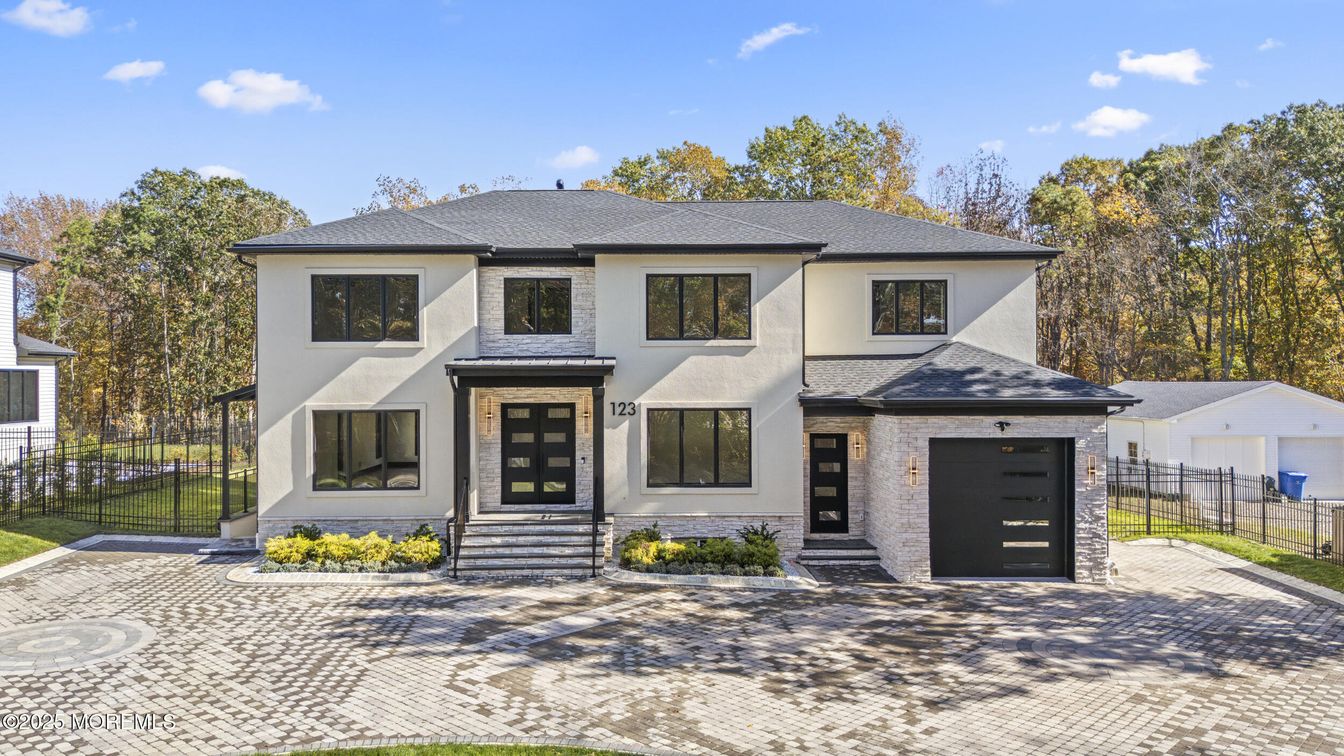 Attached, Exterior, Facade, French Provincial