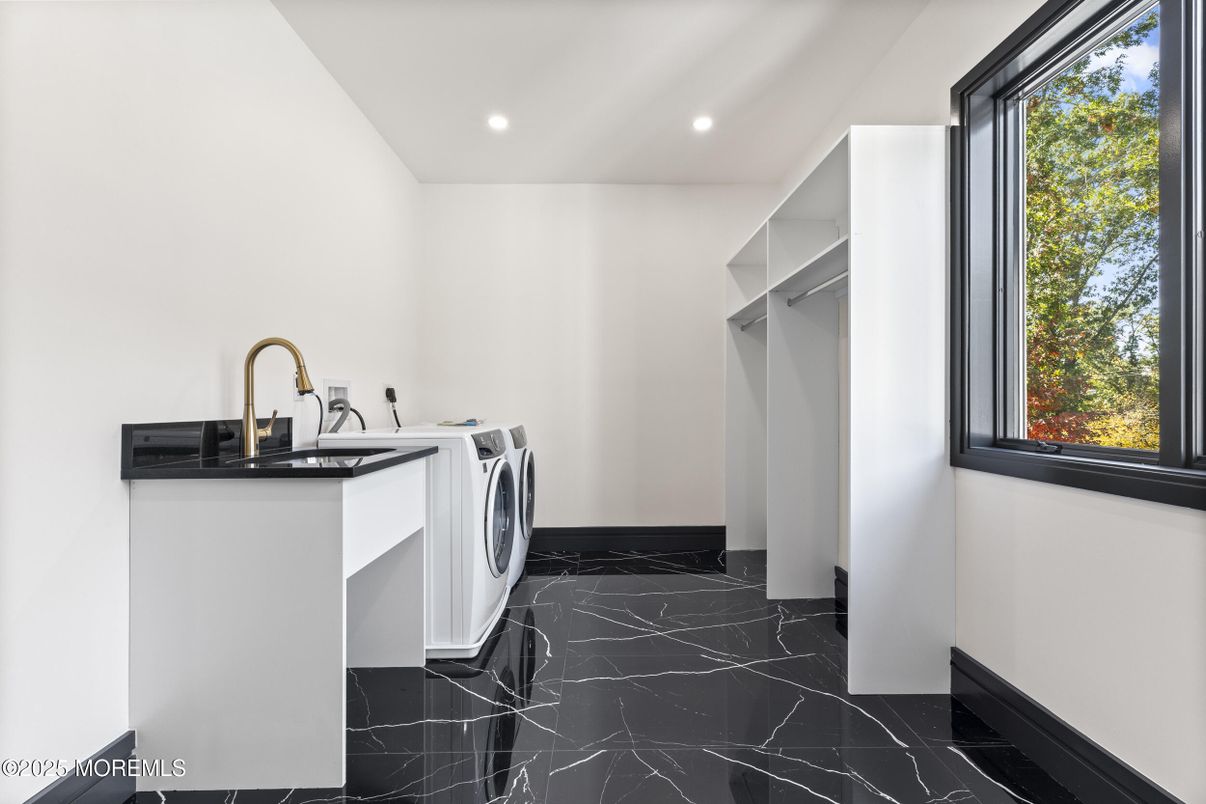 Interior, Marble, Recessed Lighting, Washer