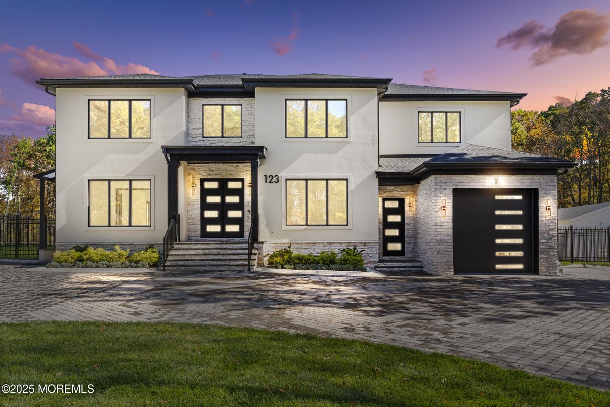 Attached, Exterior, Facade, Modern