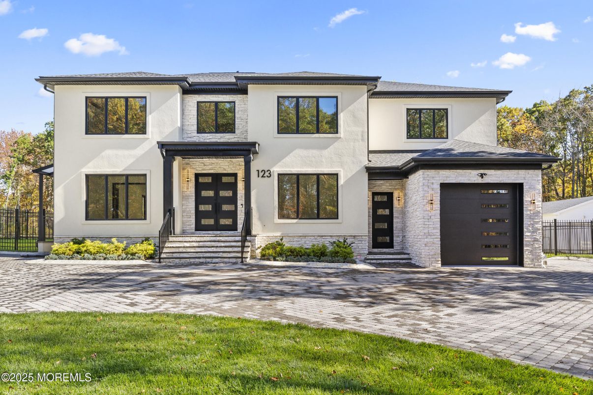 Attached, Exterior, Facade, Modern
