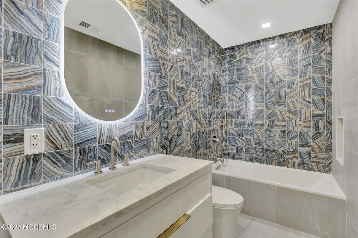 Bathroom, Interior, Recessed Lighting