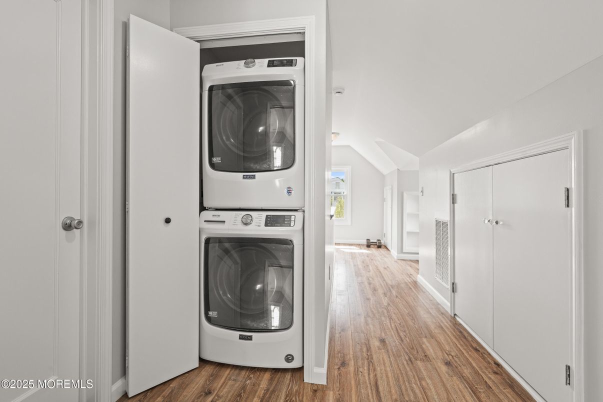 Interior, Utility Closets, Washer, Wood Texture Flooring