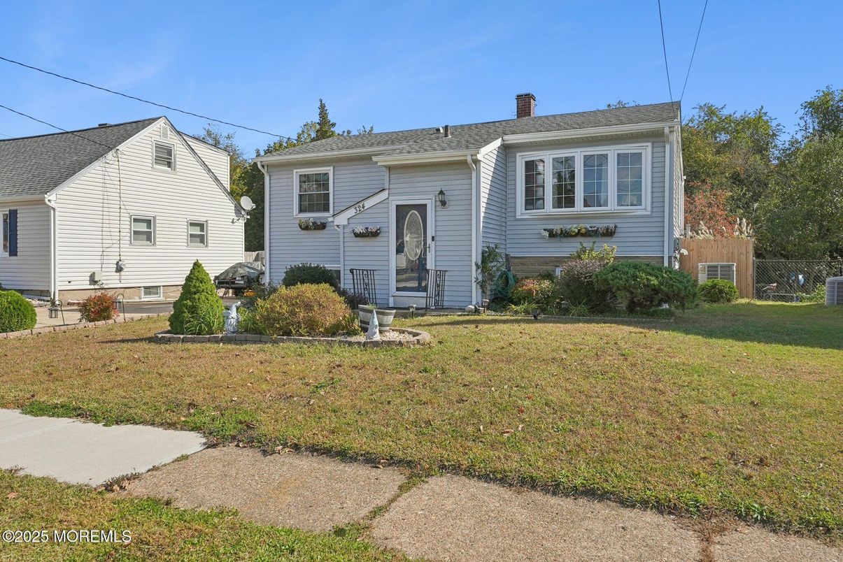 Backyard, Exterior, Facade, Cape Cod