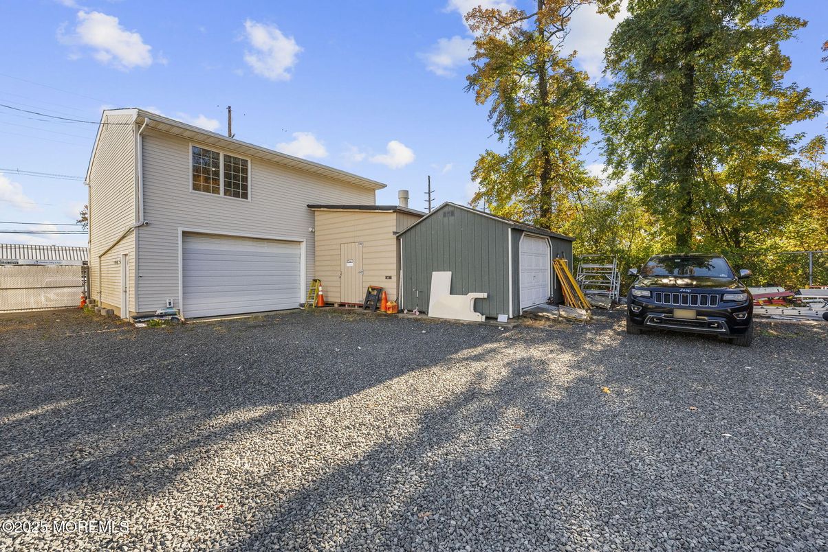 Detached Garage, Exterior