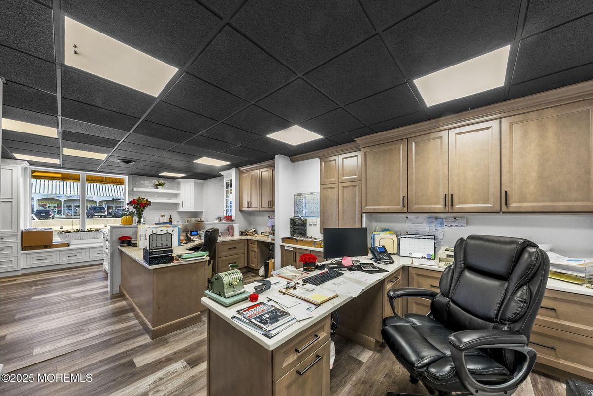 Home Office, Interior, Kitchen, Recessed Lighting, Wood Texture Flooring