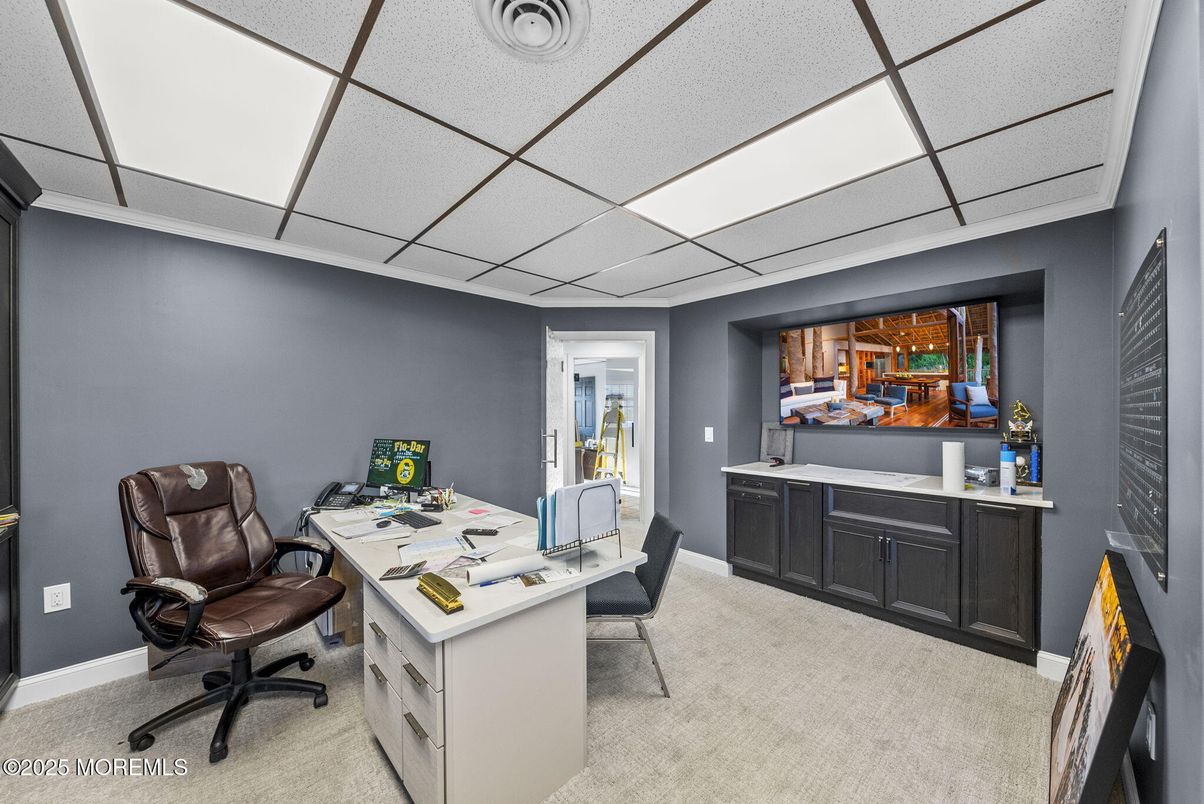 Home Office, Interior