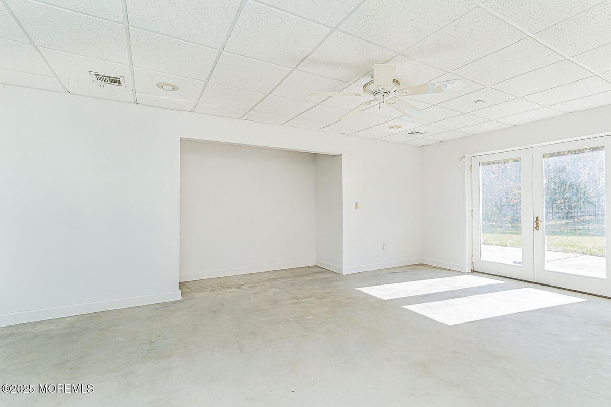 Empty room, Interior, Recessed Lighting