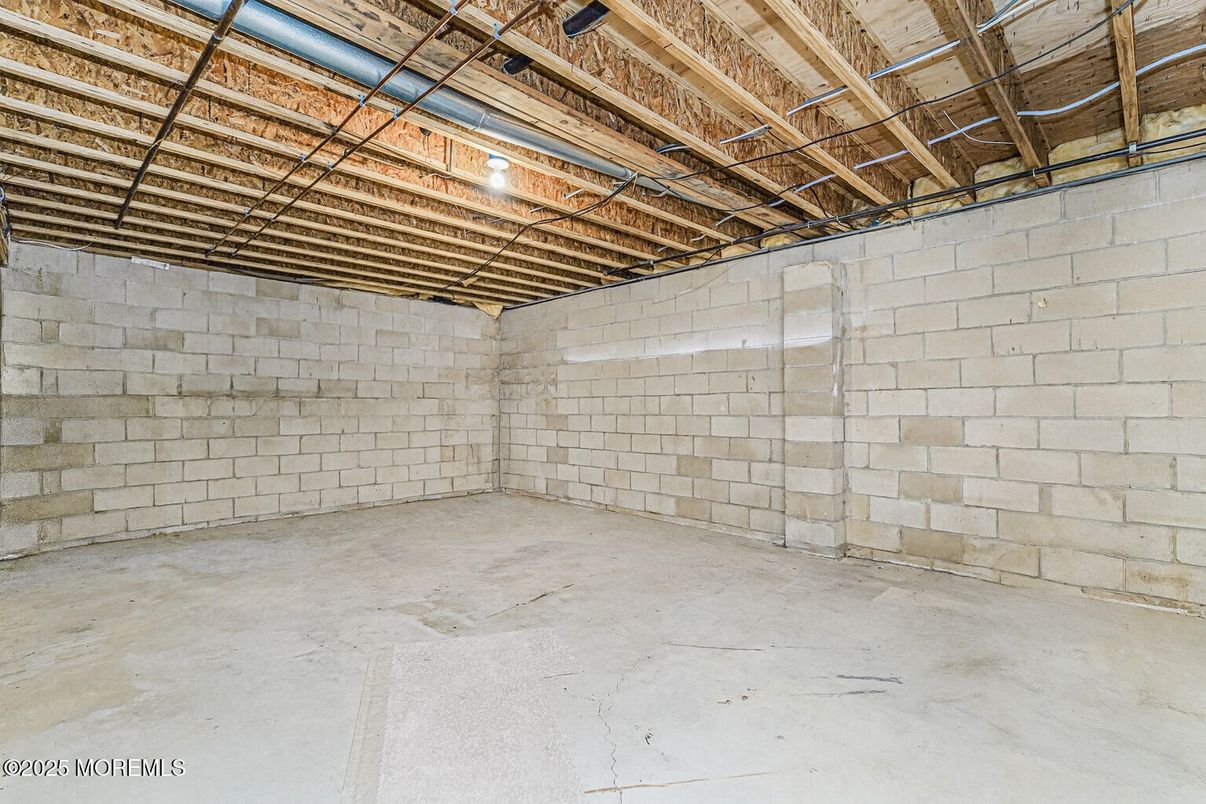 Empty room, Interior, Stone Walls, Wooden Beams
