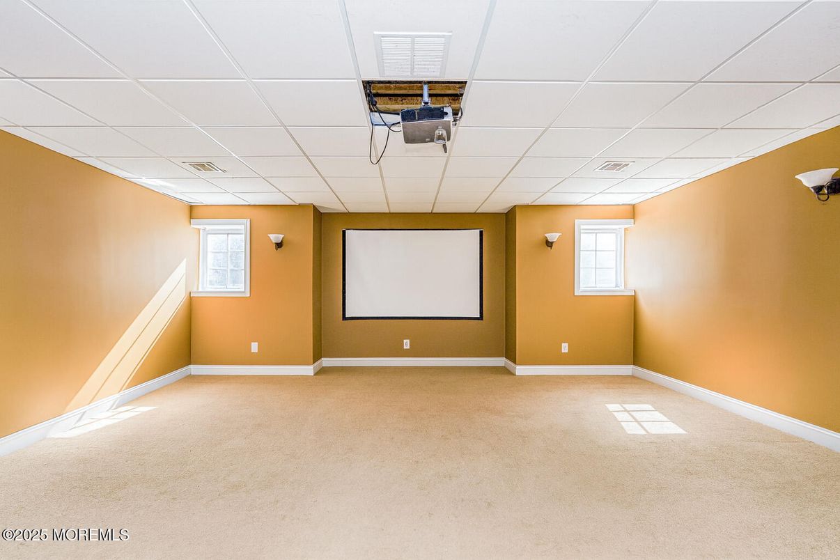 Empty room, Interior, Projection Screen