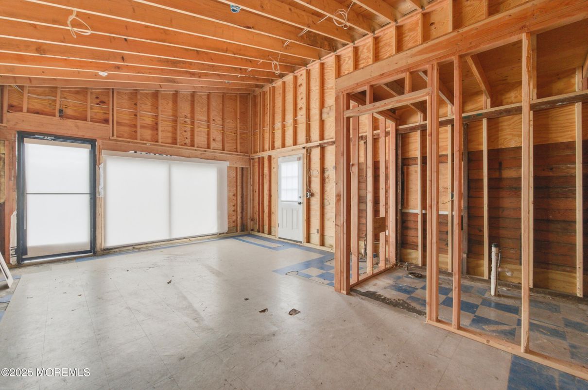 Empty room, Interior, Wooden Beams, Wooden Ceilings, Wooden Walls