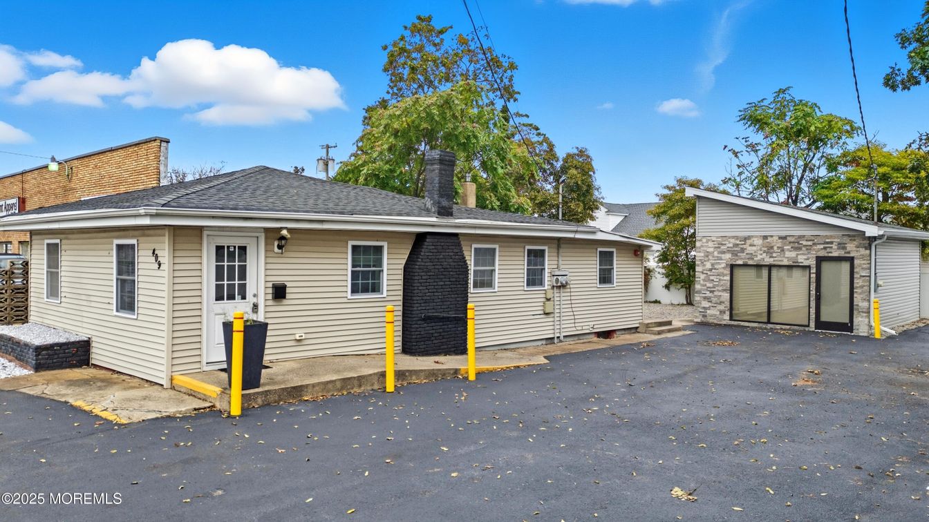 Detached Garage, Exterior