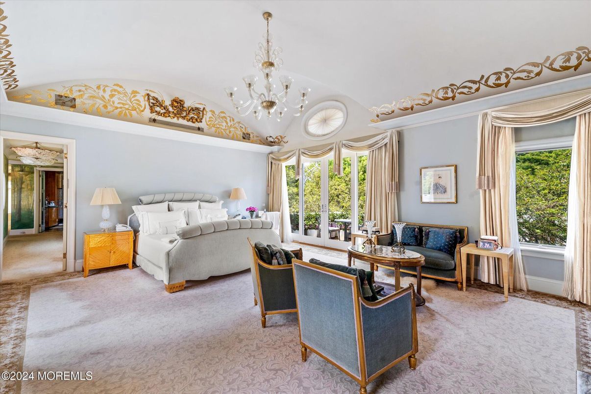 Chandelier, Interior, Living room