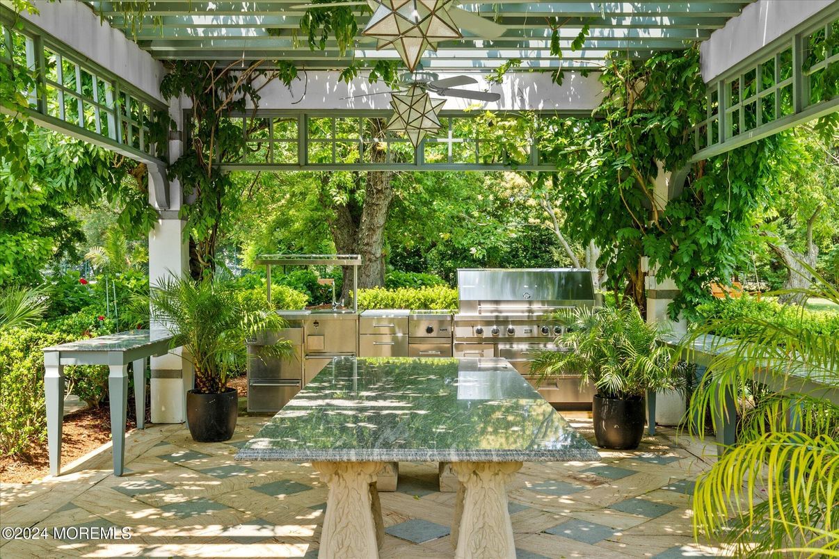 Exterior, Outdoor Kitchen