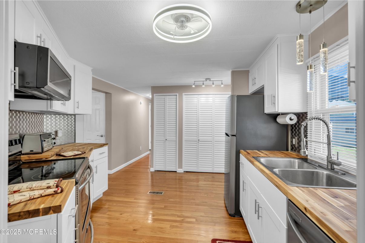 Interior, Kitchen, Pendant Lights, Wood Texture Flooring