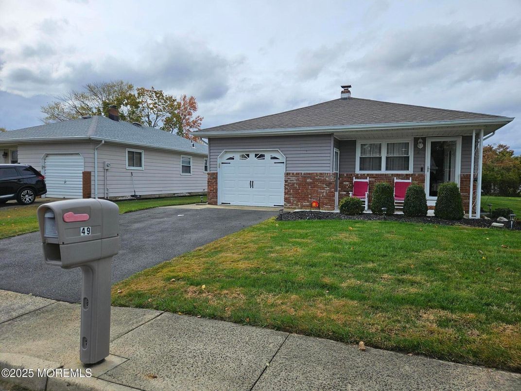 Attached, Detached Garage, Exterior, Facade, Brick Facade, Ranch