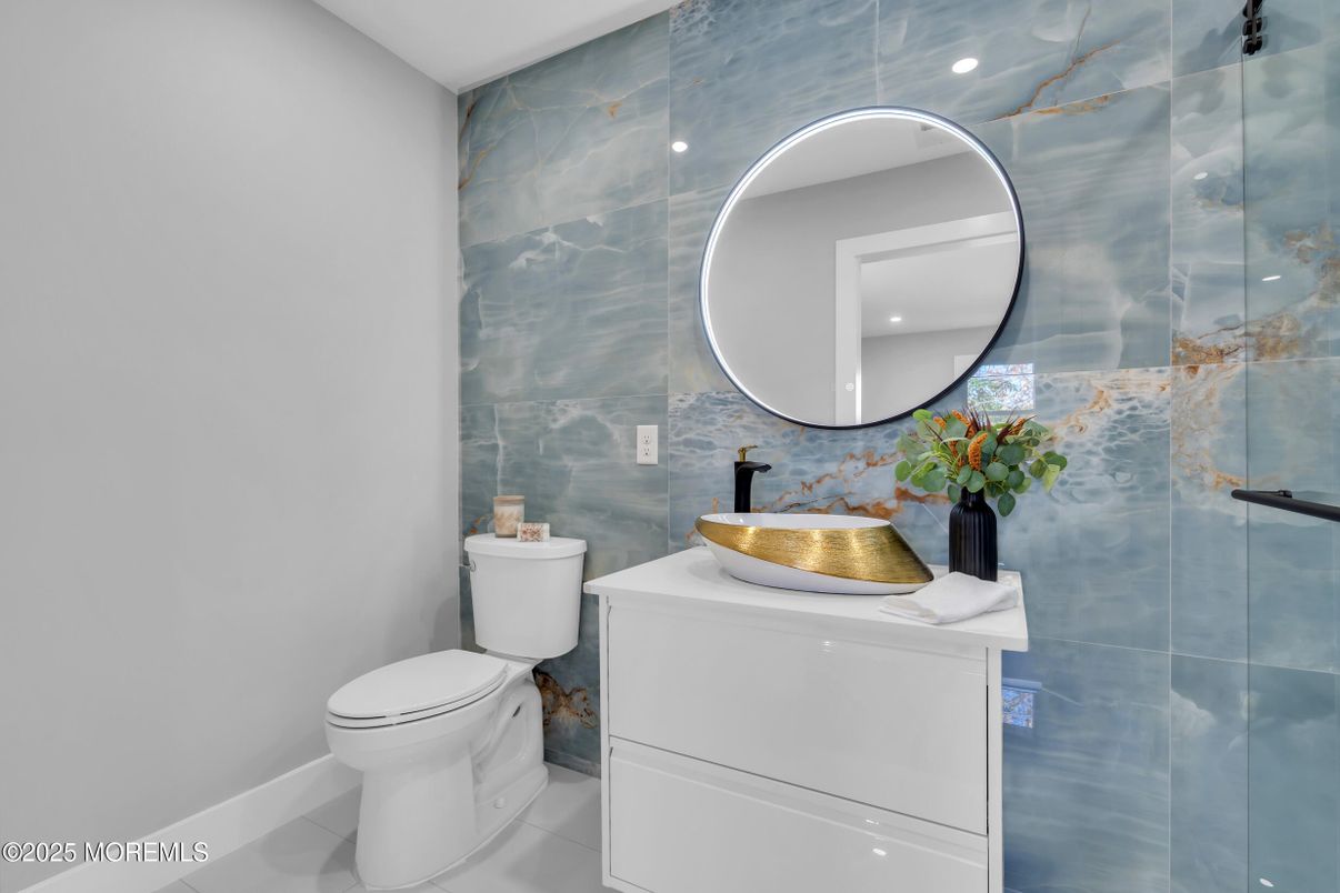 Bathroom, Interior, Recessed Lighting