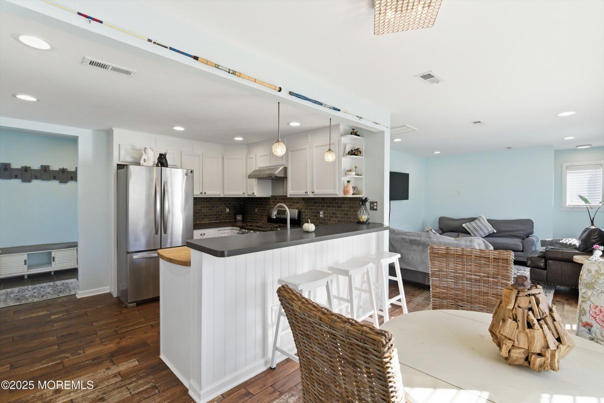 Interior, Kitchen, Living room, Pendant Lights, Recessed Lighting, Stainless Steel Appliances, Wood Texture Flooring