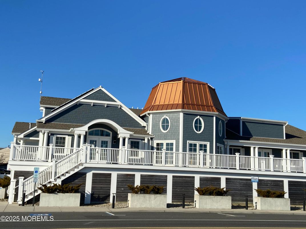 Exterior, Facade, Queen Anne Victorian