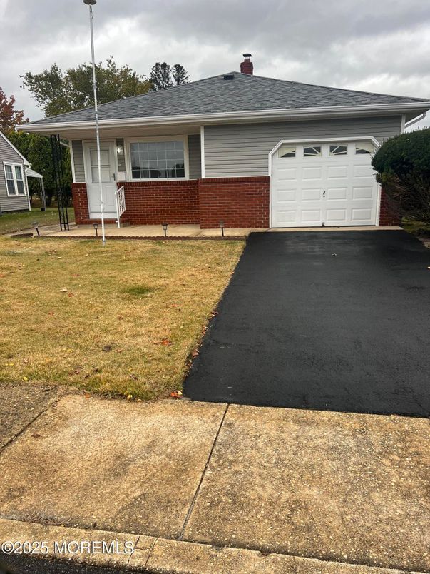 Attached, Exterior, Facade, Brick Facade, Ranch