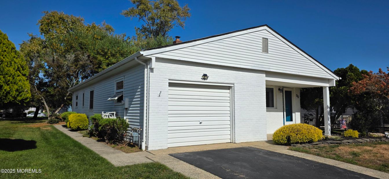 Detached Garage, Exterior