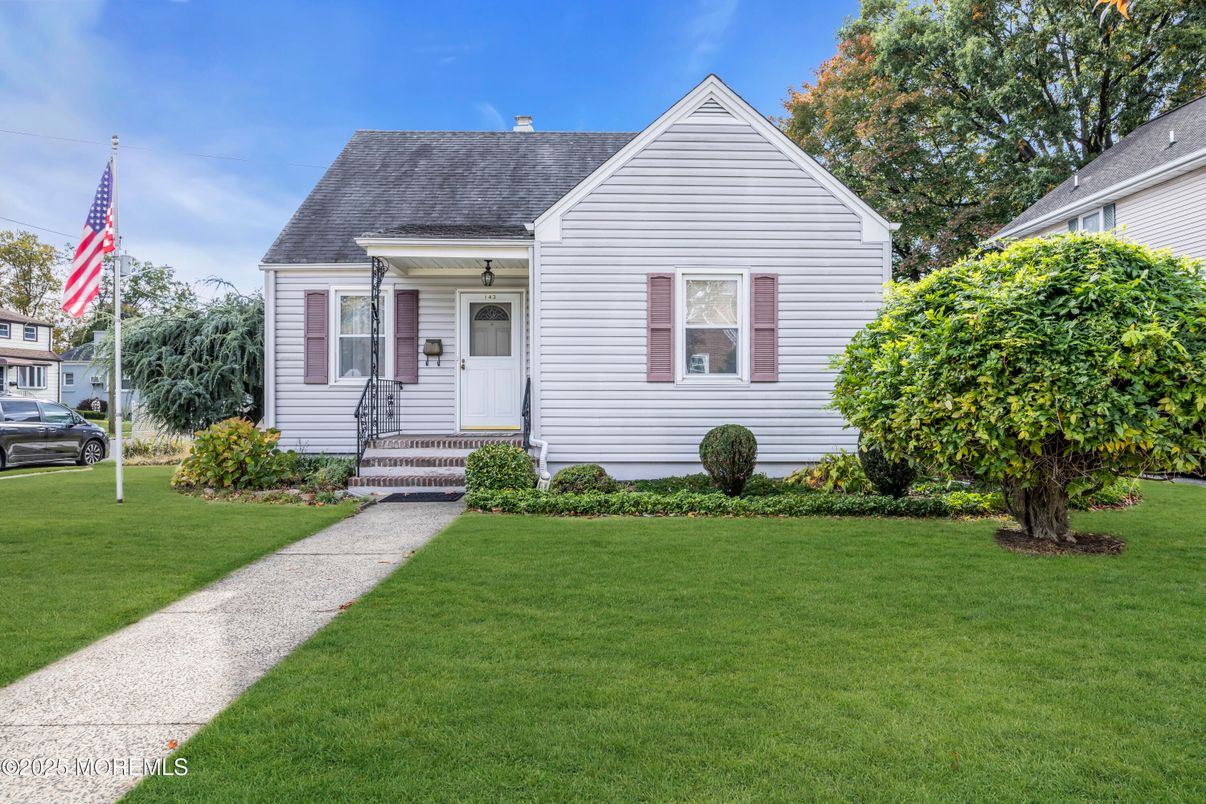Exterior, Facade, Cape Cod