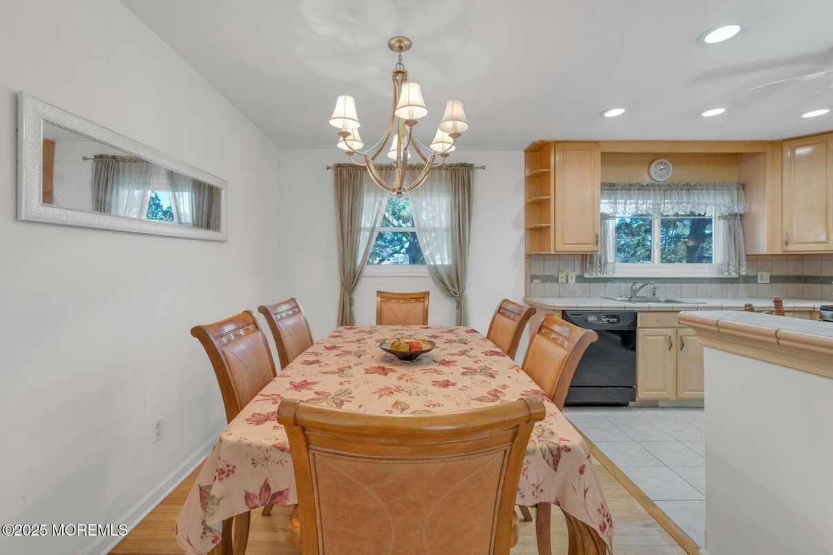 Chandelier, Dining room, Interior, Kitchen, Recessed Lighting, Wood Texture Flooring