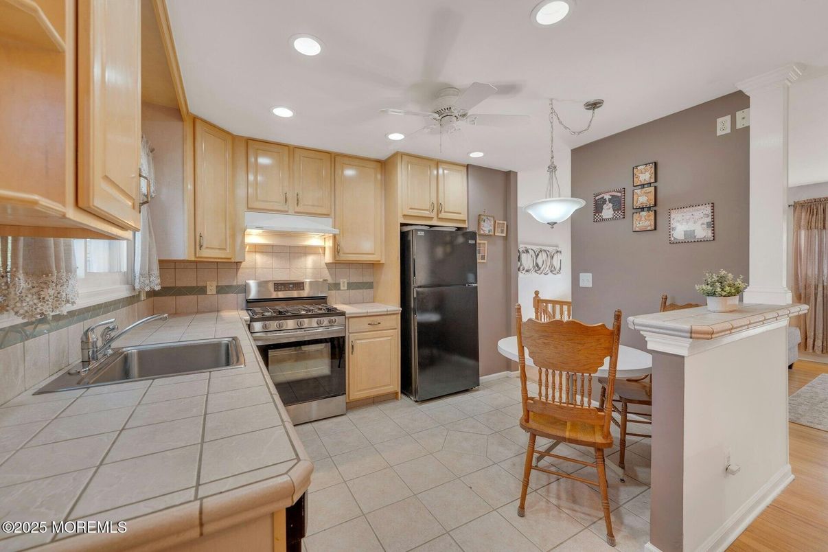 Interior, Kitchen, Pendant Lights, Recessed Lighting, Tile Countertops