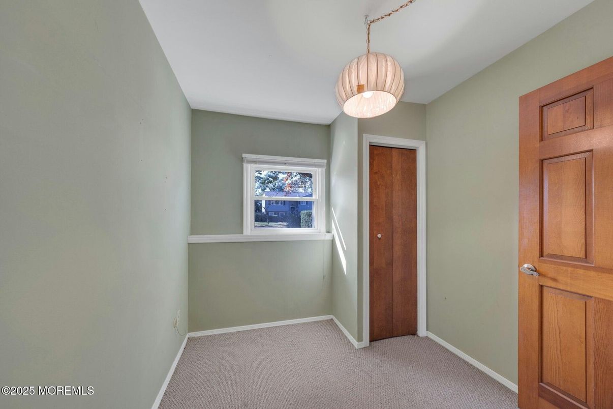 Empty room, Interior, Pendant Lights