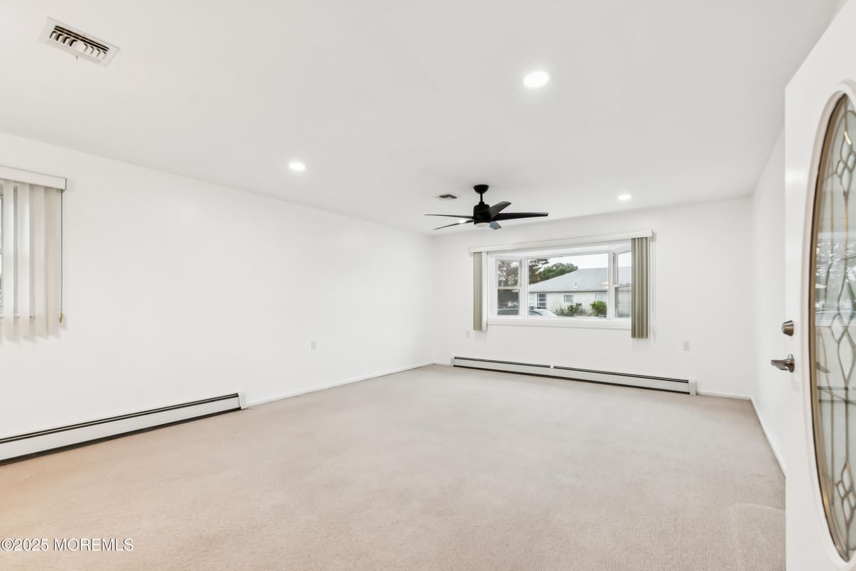 Empty room, Interior, Recessed Lighting