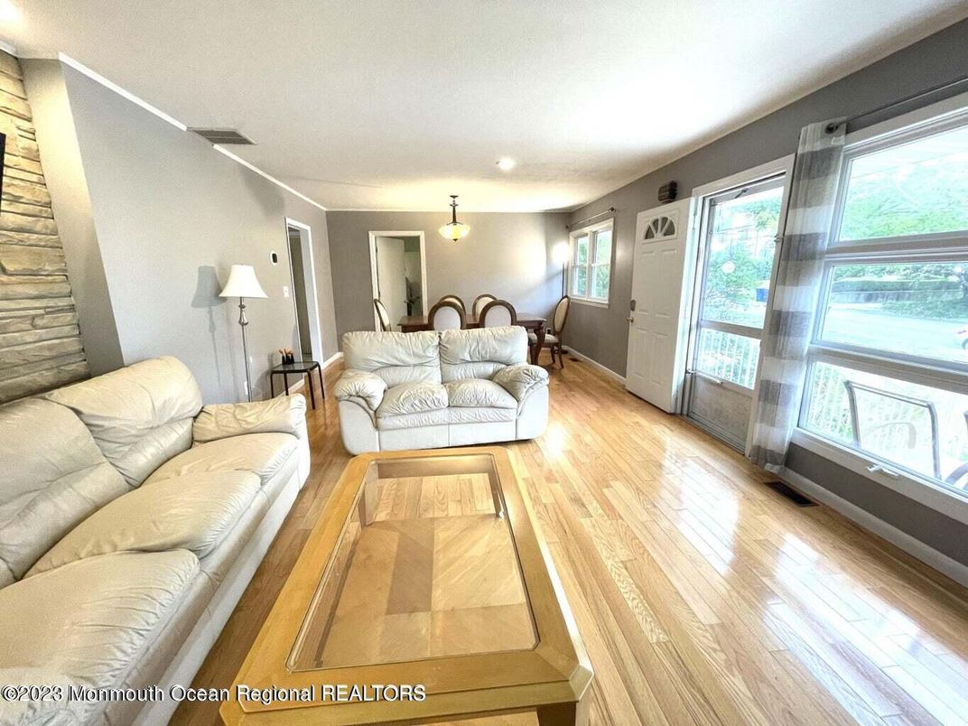 Interior, Living room, Pendant Lights, Wood Texture Flooring
