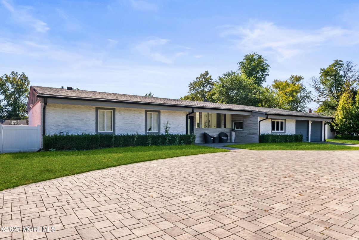 Backyard, Exterior, Facade, Ranch