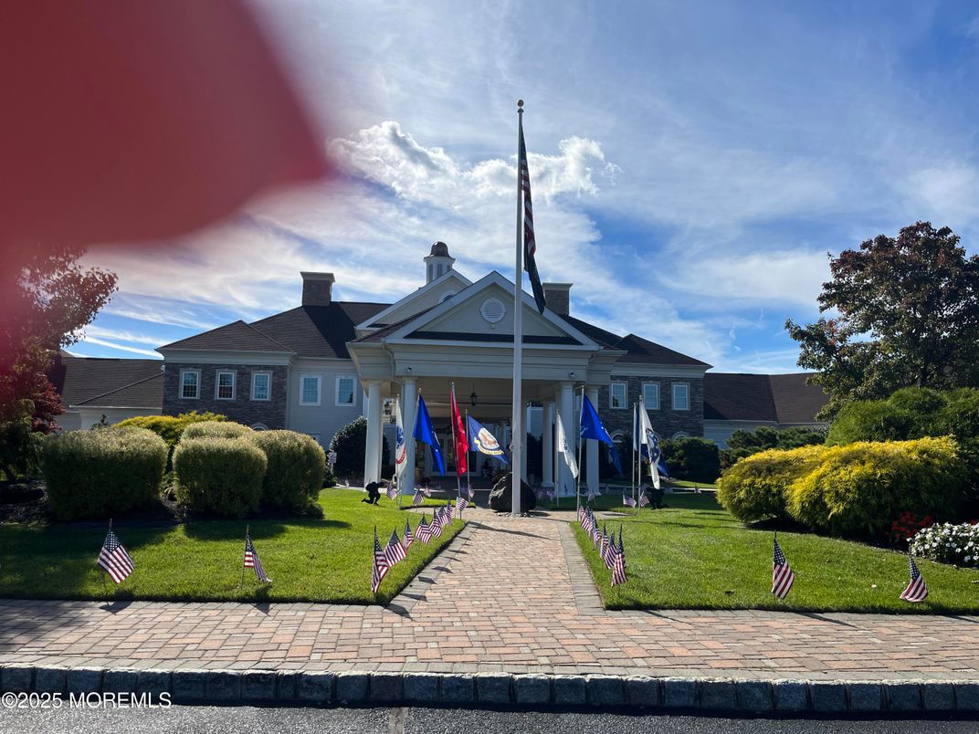 Exterior, Facade, Ranch